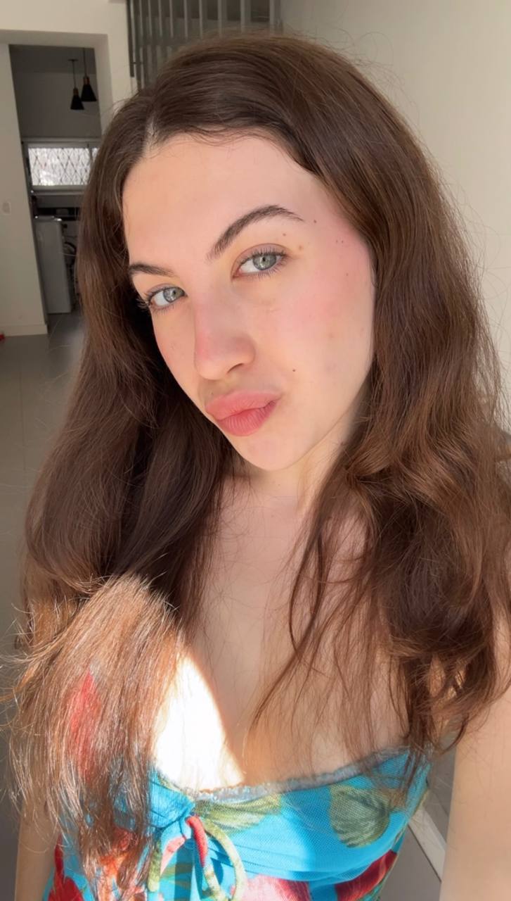 Nude girl Amber in Kobe