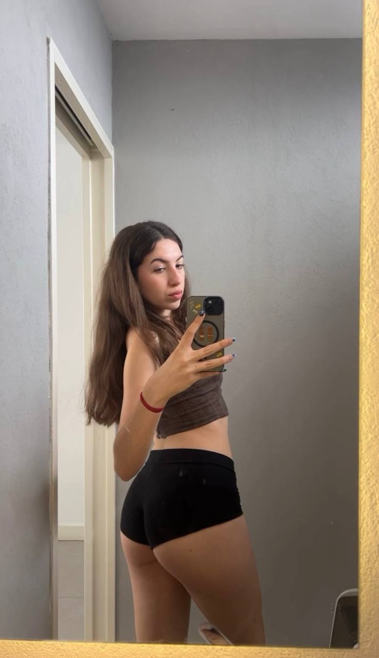 Amber in her underwear in Kobe