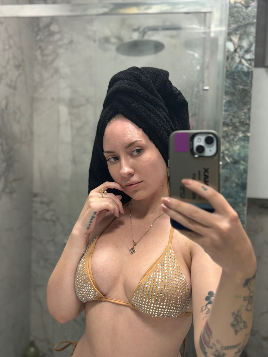 Nude girl KateV in Kobe