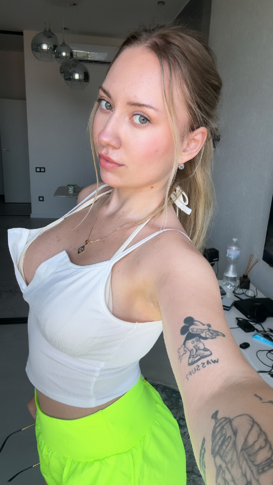 KateV in her underwear in Kobe