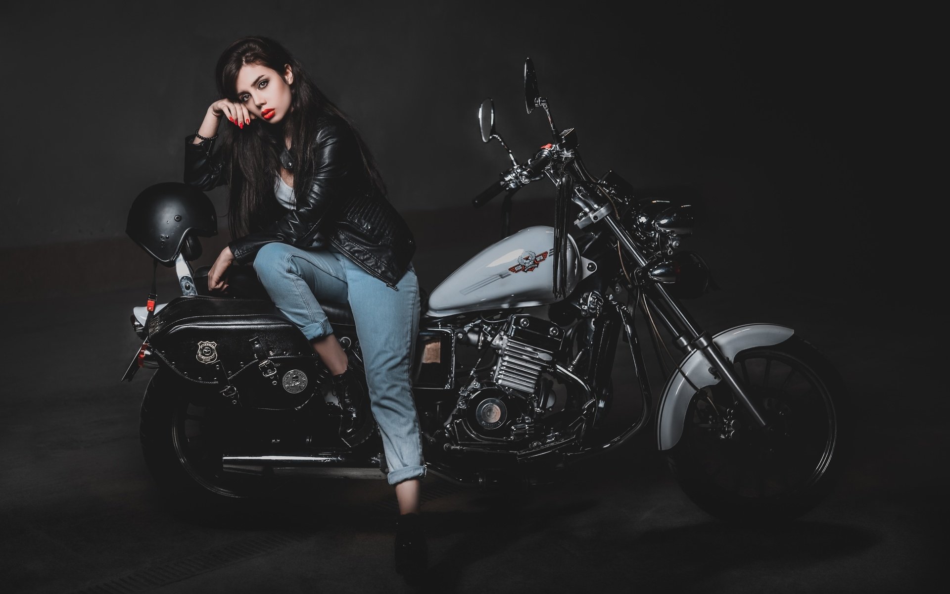 Biker girls: style and drive in Kobe
