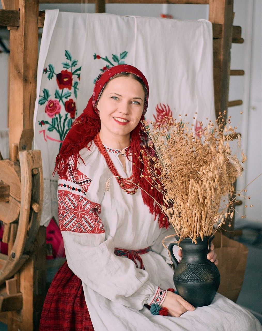 Women in Slavic costumes in Kobe