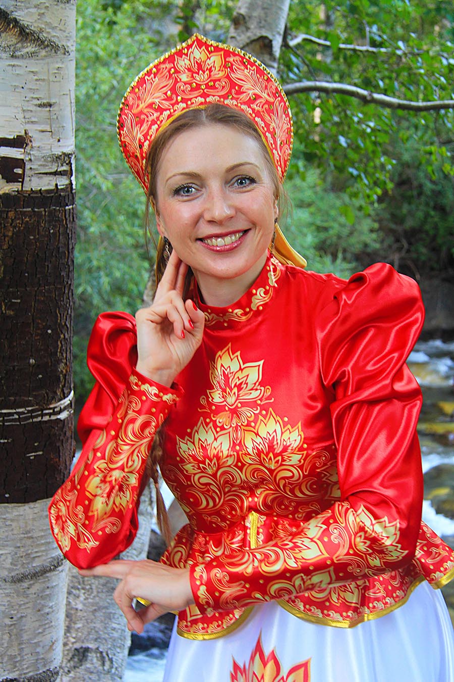 Women in Slavic costumes in Kobe