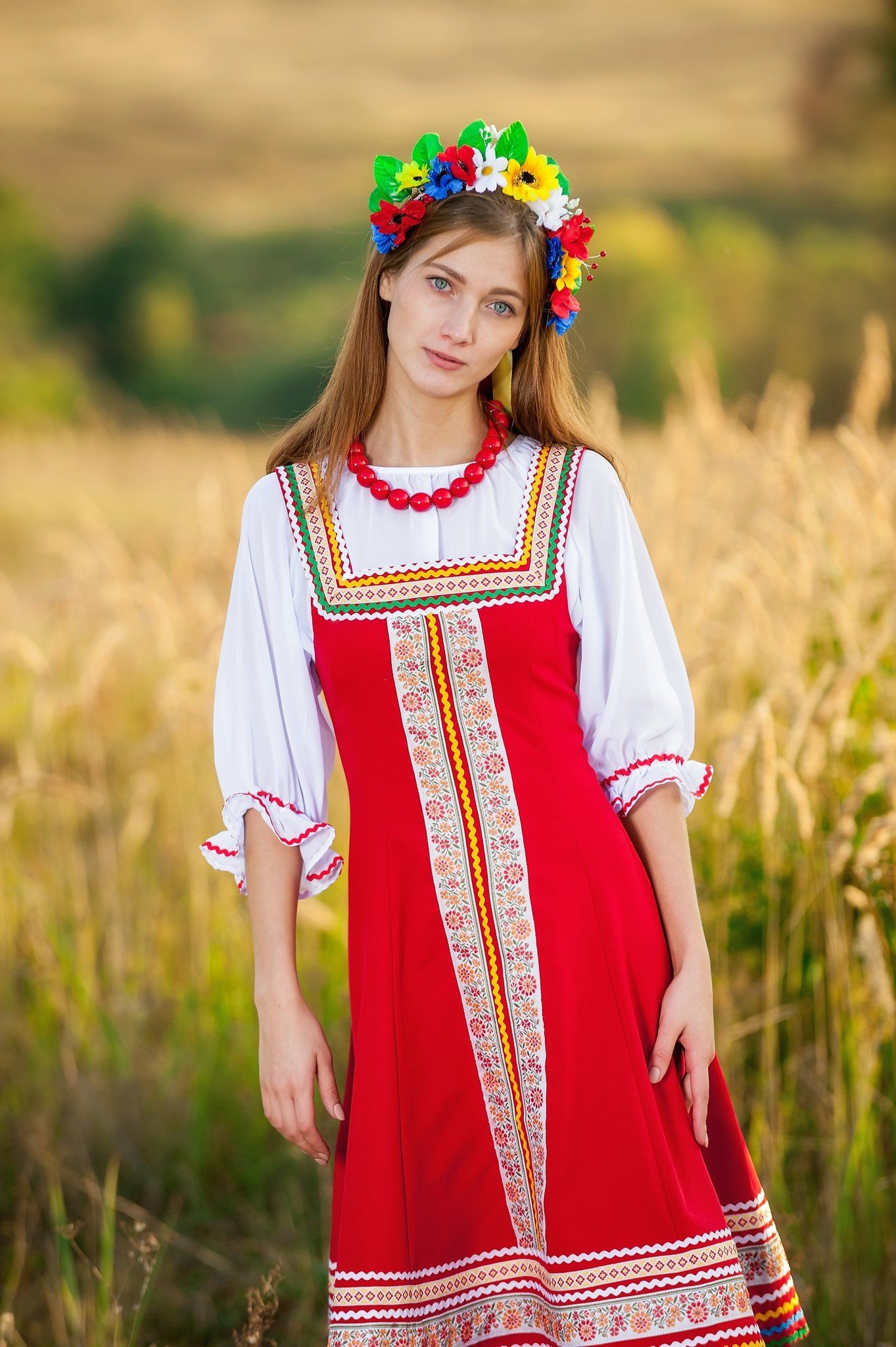 Women in Slavic costumes in Kobe
