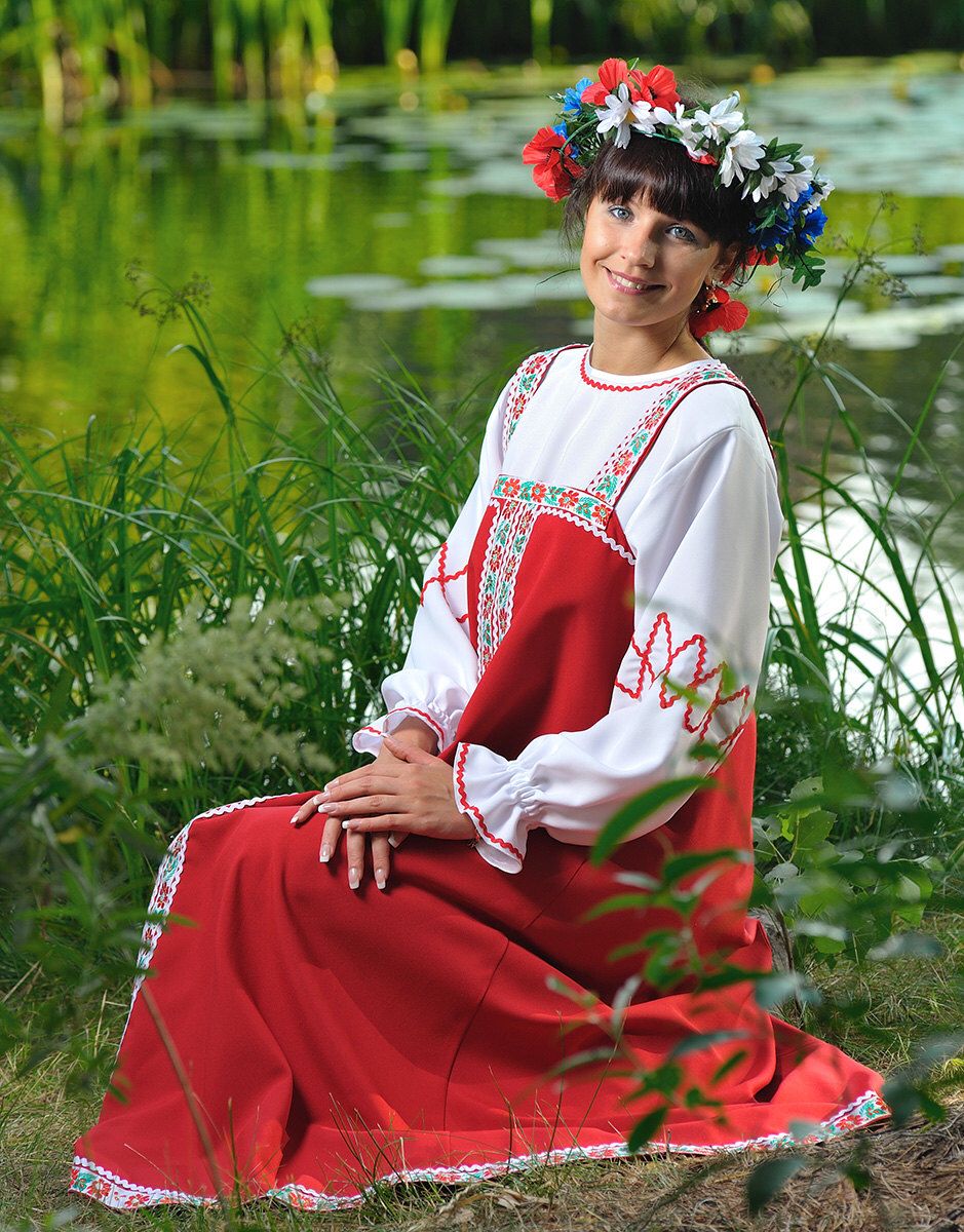 Beautiful girl Girls in Slavic costumes in Kobe