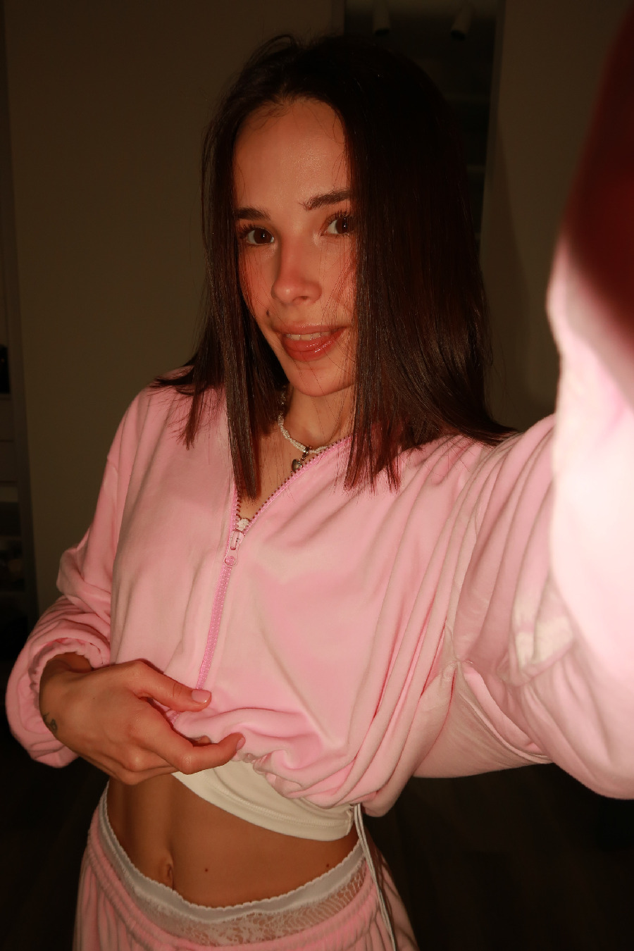 Tina brings the glow — live moments in Kobe